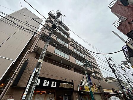 【外観】洗練された印象を与える外観デザイン。