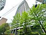 外観：【外観】　都心にそびえる洗練のタワー。街の景色を一望できる、圧倒的な開放感があります。