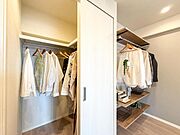 【収納】　各居室に収納完備で住空間に心地よい余白を、生活動線にゆとりをもたらしてくれる