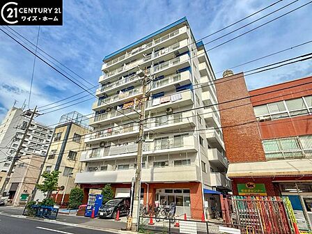 【外観】 すっきりとしたフォルムが印象的な外観。周囲の静けさと調和する、控えめな美しさがあります。