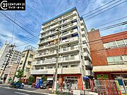 【外観】　すっきりとしたフォルムが印象的な外観。周囲の静けさと調和する、控えめな美しさがあります。
