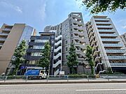 【外観】　段層が織りなすリズム感。光と影が美しく交差するモダンな造形。
