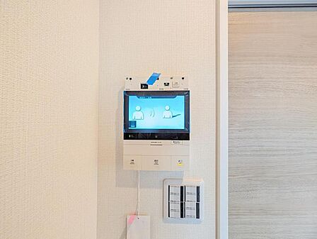 【TVインターホン】訪問者が一目でわかる安心のTVモニター付きインターホン。