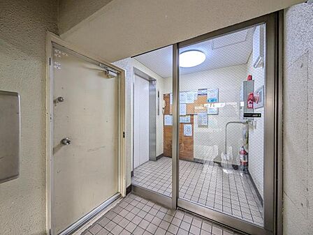 【エントランス】いつも通る場所だからこそしっかりと清潔に保たれていると嬉しいものです。