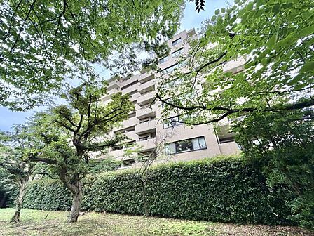 【外観】シンプルながら印象的なデザイン。
