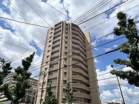 【外観】洗練されたデザインが印象的な外観です。