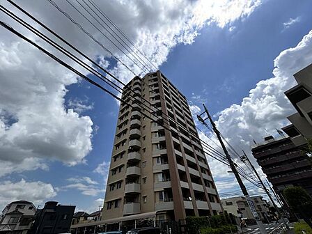 【外観】スタイリッシュな印象の外観です。