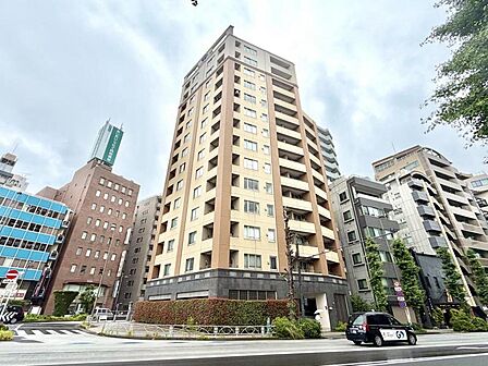 【外観】洗練された街に溶け込む外観。都市の中で、心地よい暮らしを支える存在です。