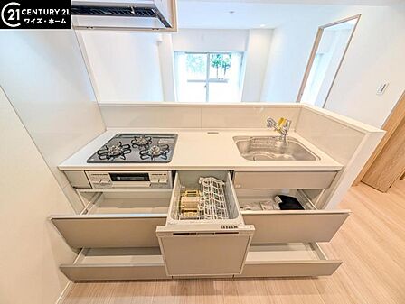 【キッチン】 広がりのある空間、洗練されたデザイン、食洗機・浴室乾燥機などあると便利な設備が備わり日常をより快適に心地よいものにしてくれます