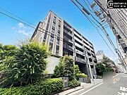 【外観】洗練された都市生活の象徴。