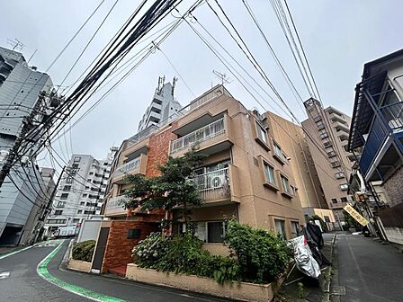 【外観】洗練された印象を与える外観デザイン。