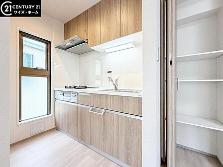 【キッチン】 料理を楽しむキッチンスペース。使いやすさと心地よい暮らしを追及し、愛着を持って使い続けられる空間へ。