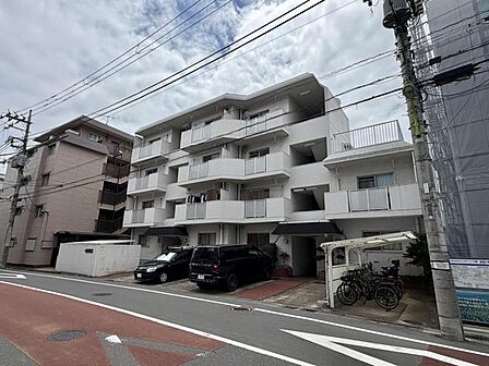 【外観】落ち着きと風格を兼ね備えた佇まい。