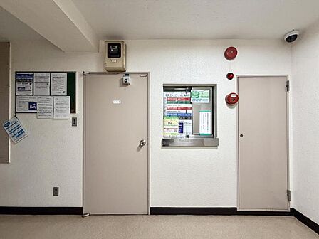 【エントランス】見守られている安心感。管理員窓口が身近にある暮らし。