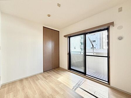 【洋室】一日の疲れをいやしてくれる主寝室。時を忘れて過ごす場所として過ごせるお部屋。