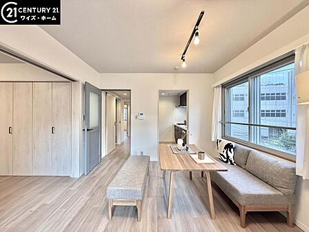【リビング:12.1帖】穏やかな時間を心ゆくまで堪能できる住空間です。