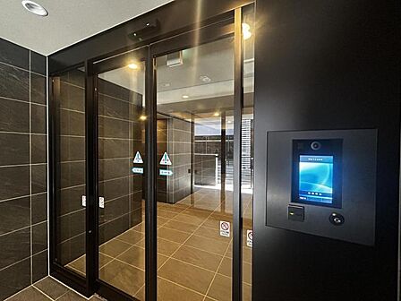 【エントランス】落ち着いた雰囲気のエントランスです。