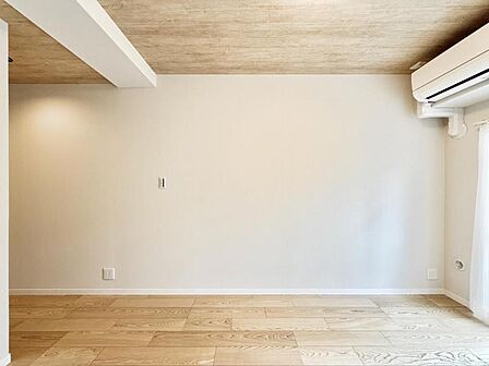 【洋室:8.2帖】落ち着いた時間が流れる住空間。