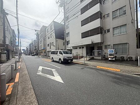 【周辺環境】公園が近く、自然を身近に感じられる環境です。