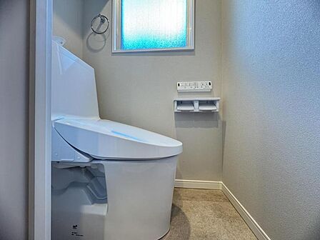 清潔感のあるシンプルで使いやすいトイレです。