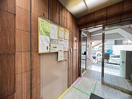 清潔感のある明るいエントランスが、毎日の帰宅を心地よく迎えてくれます。