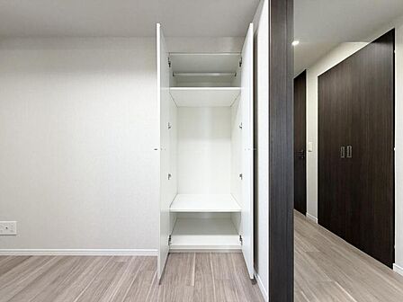 【収納】室内を有効的にお使いいただける全居室収納付き。洋服や雑貨など無駄なく収納いただけます。