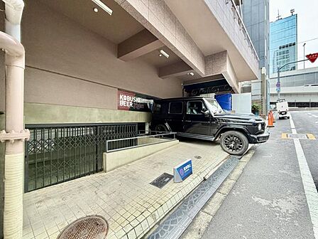 【エントランス】共有部もしっかり管理されています。