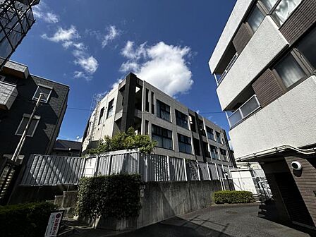 【外観】歳月を重ねてなお輝く。住まう誇りを再確認させる堂々たる風格。