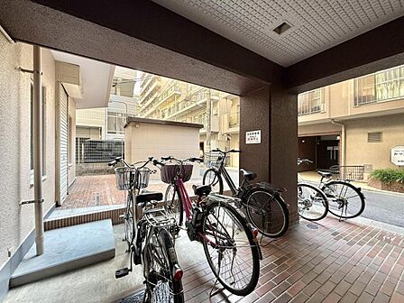 【エントランス】下町の情緒と現代の安心が同居する入り口です。