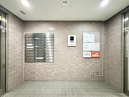 【エントランス】オートロック付きで安心のマンション。