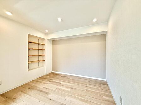 【洋室:6.5帖】 使い方に柔軟性があり、個室としても趣味の部屋としても利用可能です。