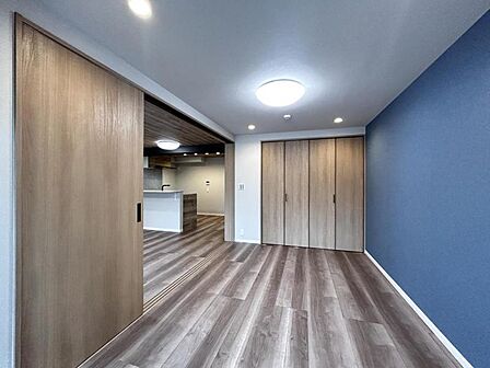 【洋室】明るく落ち着いた雰囲気のお部屋です。
