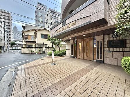 【エントランス】住まいの顔となるエントランス空間です。