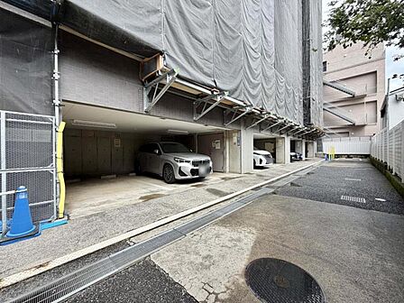 【駐車場】お車をお持ちの方に嬉しい敷地内駐車場。空き状況についてはお問い合わせください。