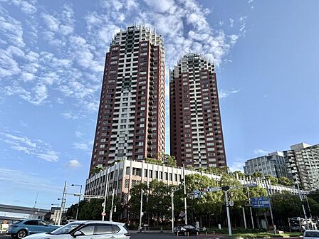 【外観】高層ならではの眺望と開放感。都心の利便性と、空とつながる暮らしが両立します。