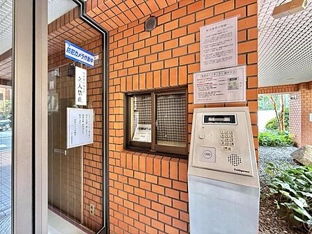【エントランス】明るく開放感のあるエントランスです。
