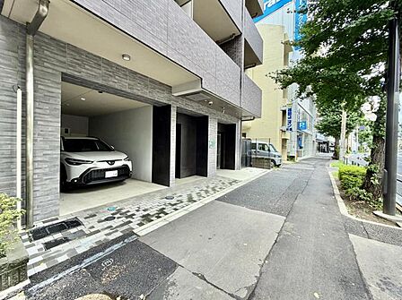 【駐車場】敷地内に確保され、お車を身近に感じられる環境です。