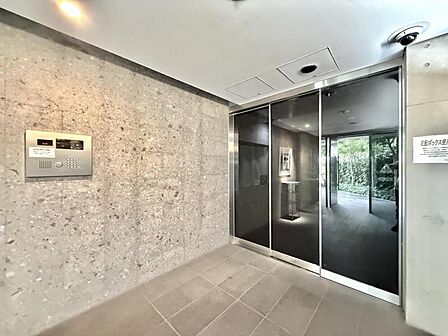 【エントランス】オートロック付きのマンションです