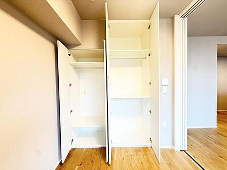 【収納】便利な棚収納が備わり、住空間をより効率よく使えます。