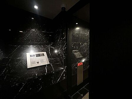 【オートロック】オートロック完備の安心感。住まう人の安全を第一に考えた設計。