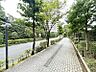 エントランス：【周辺環境】綺麗に整備された歩道。毎日通る道だからこそ嬉しい。
