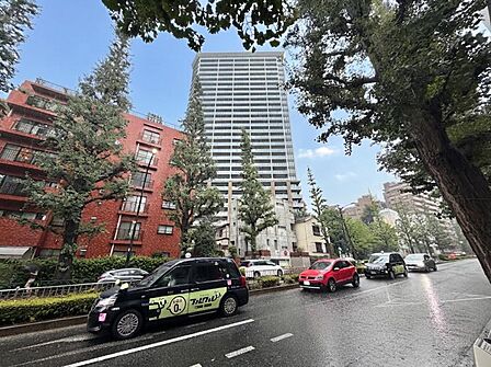 【外観】大規模レジデンスならではの開放感。全方位に配慮された意匠美。