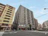 外観：【外観】周囲の街並みと調和する落ち着いた色調。上質な日常を予感させる。