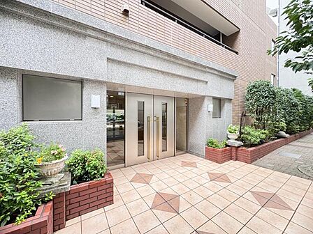 【エントランス】 いつも通る場所だからこそしっかりと清潔に保たれていると嬉しいものです