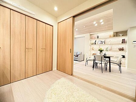 【洋室:4.4帖】 仕事や趣味のスペースとしても活用できる、多用途に使える部屋。