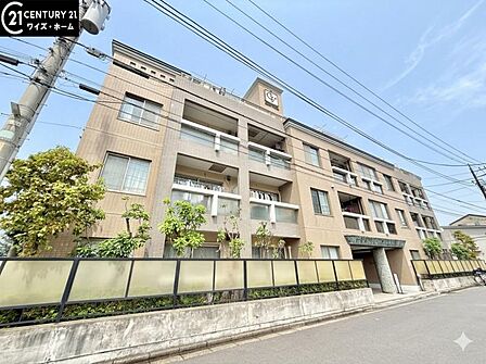 【外観】陽光をたっぷりと取り込む明るい住空間。圧迫感がなく街並みに馴染む落ち着いた佇まい。