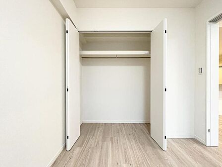 【収納】ウォークインクローゼット付きでゆとりある収納力です。