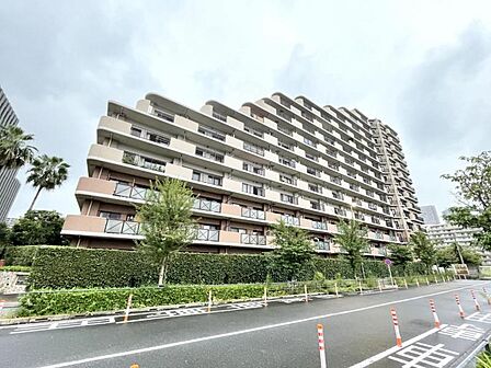 【外観】周囲の街並みに調和した外観です。