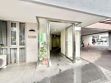 【エントランス】　いつも通る場所だからこそしっかりと清潔に保たれていると嬉しいものです