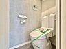 トイレ：【トイレ】清潔感のあるシンプルで使いやすいトイレです。